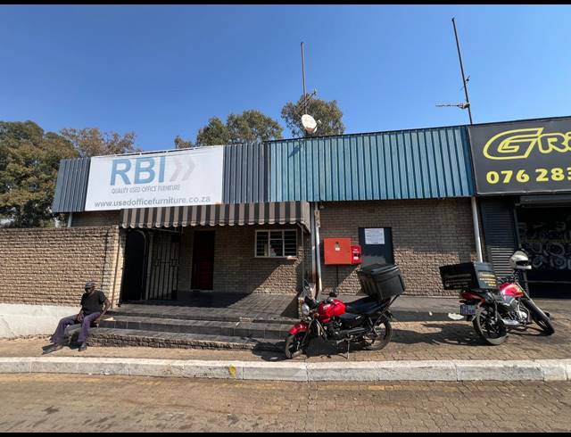 220M² WAREHOUSE TO LET IN FERNDALE